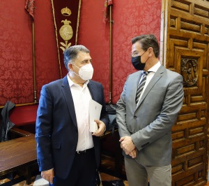 ©Ayto.Granada: EL ALCALDE PLANTEAR A LA JUNTA LA NECESIDAD DE UN PLAN ESPECIAL ANTE EL EXTRAORDINARIO AUMENTO DE LA DEMANDA EN LOS SERVICIOS SOCIALES